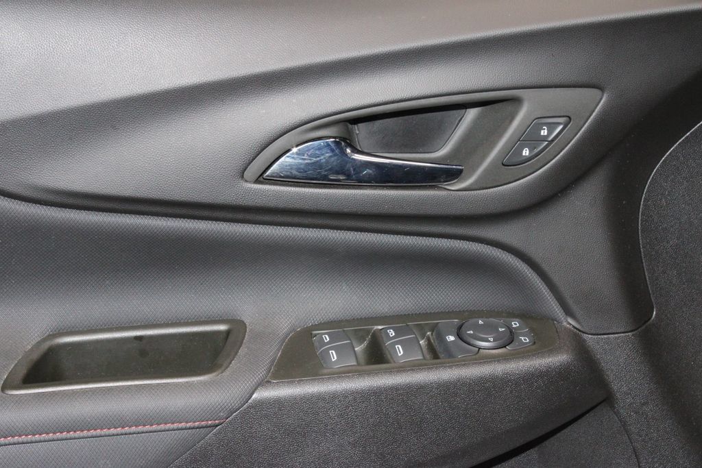 Used 2023 Chevrolet Equinox RS FWD image 24