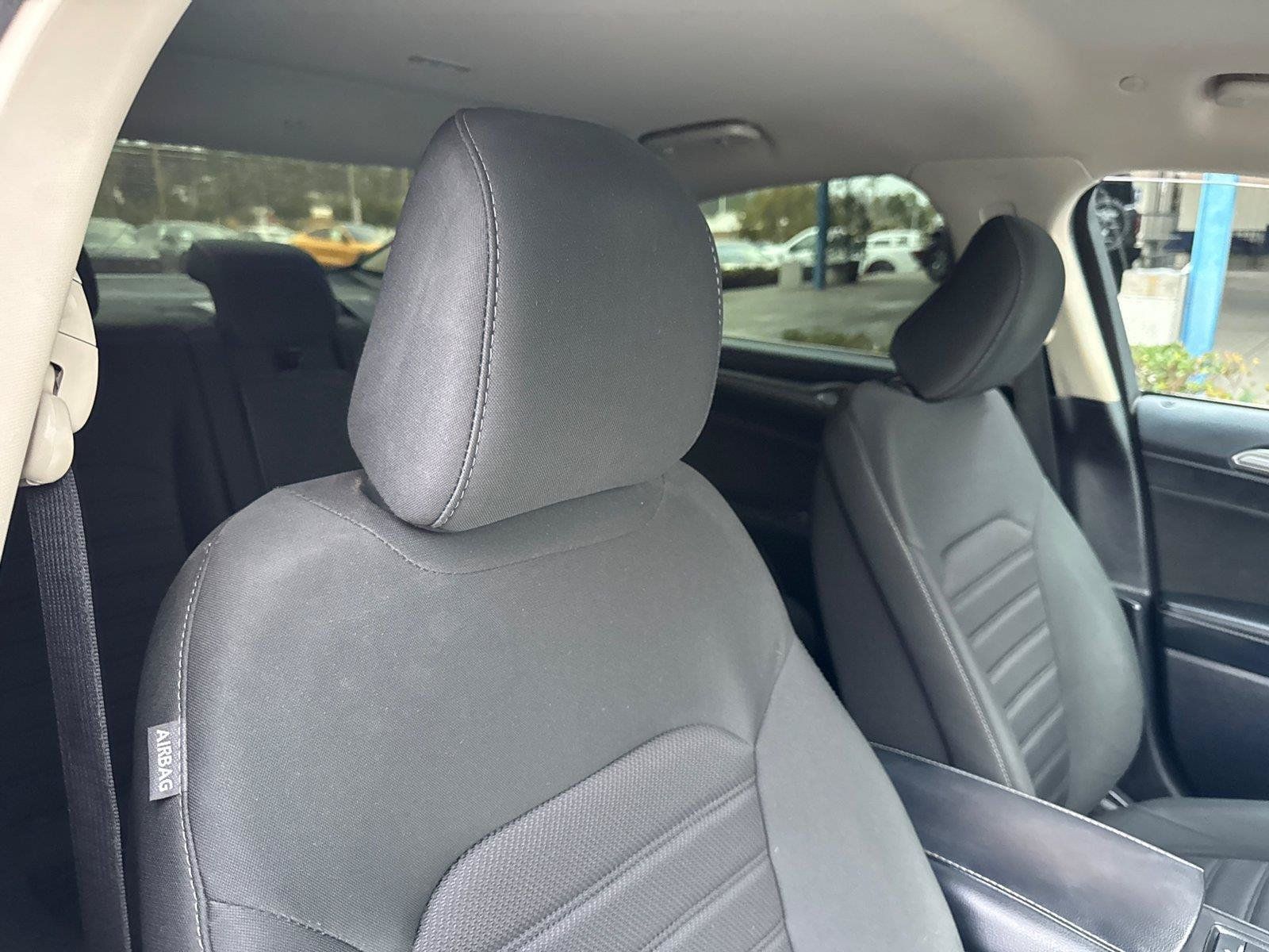 Used 2020 Ford Fusion SE FWD image 15