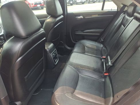 Used 2020 Chrysler 300 Limited AWD/4WD image 19