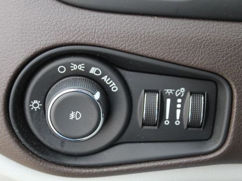 Used 2015 Jeep Renegade Latitude image 15