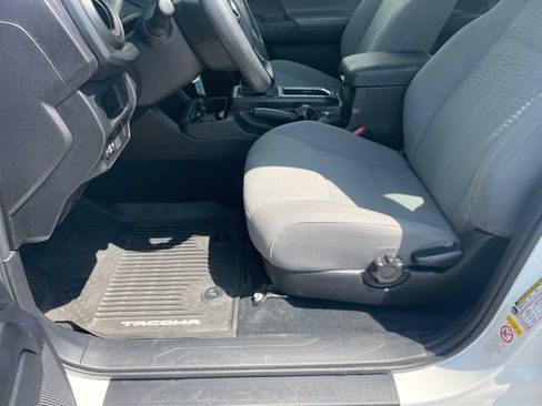 Used 2017 Toyota Tacoma SR w/ Tow Package AWD/4WD image 9