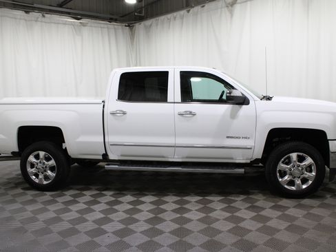 Used 2019 Chevrolet Silverado 2500 LTZ w/ LTZ Plus Package image 31