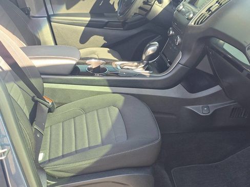 Used 2018 Ford Edge SE image 23