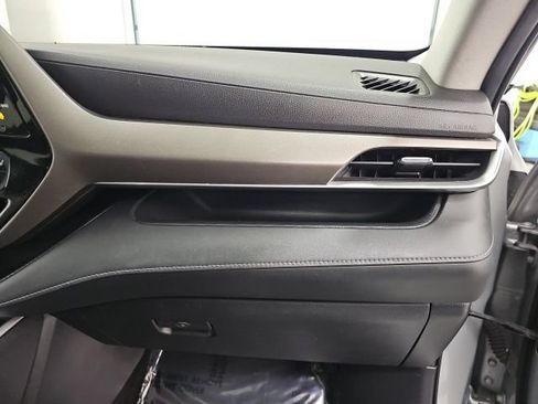 Used 2020 Toyota Highlander XLE AWD/4WD image 41