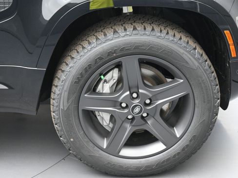 Certified 2025 Land Rover Defender 90 X-Dynamic SE image 10