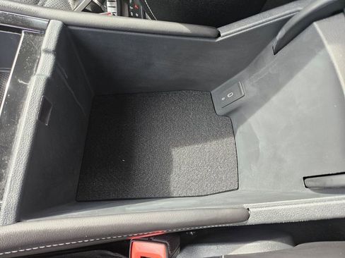 Used 2025 Volkswagen Atlas SE image 28