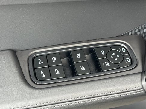 Used 2025 Porsche Cayenne image 13