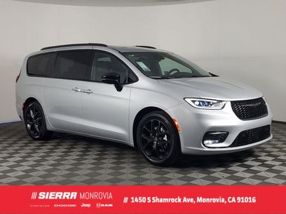 New 2026 Chrysler Pacifica Limited