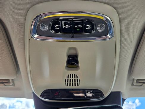 Used 2018 Volvo S90 T8 Inscription w/ Convenience Package image 36