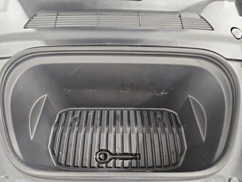 Used 2023 Tesla Model Y Long Range image 22