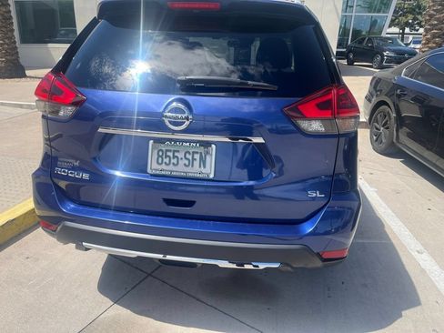Used 2018 Nissan Rogue SL w/ Premium Package FWD image 4