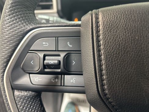 Used 2025 Toyota Tacoma SR5 image 23