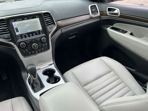 Certified 2018 Jeep Grand Cherokee Limited image 12