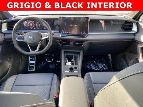 New 2026 Volkswagen Tiguan SE R-Line image 2