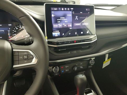 New 2026 Jeep Compass Latitude image 16