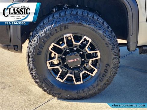 Used 2025 GMC Sierra 2500 AT4X image 12