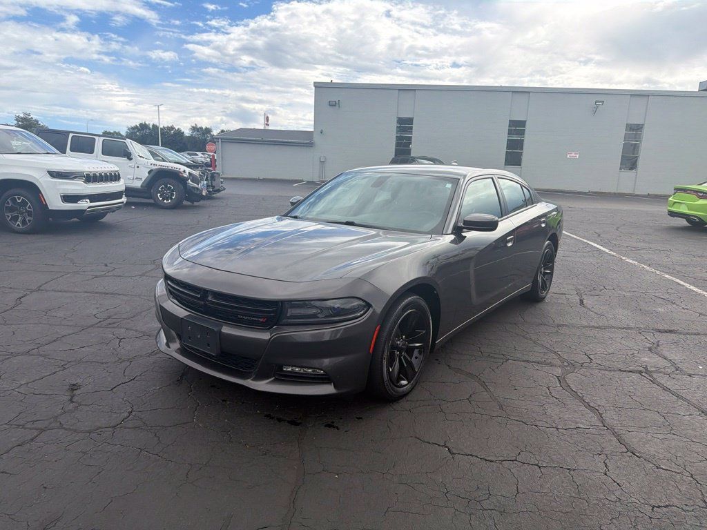 Used 2016 Dodge Charger SXT RWD image 2