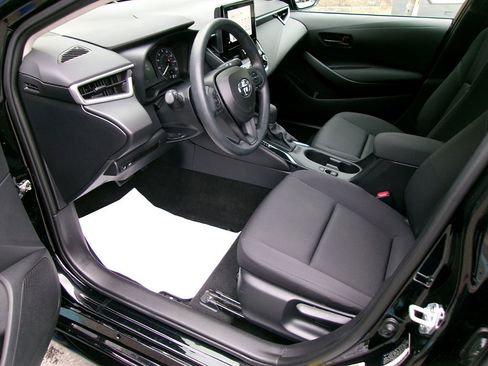 Used 2024 Toyota Corolla LE image 13