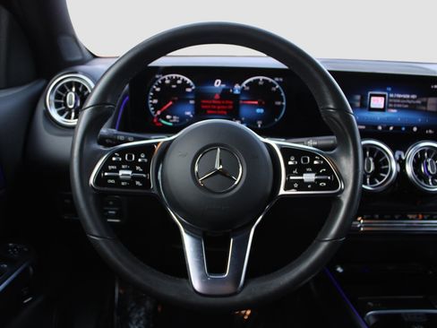 Used 2023 Mercedes-Benz EQB 300 4MATIC image 23