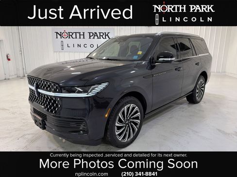 Used 2025 Lincoln Navigator Black Label image 1