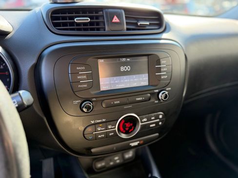 Used 2017 Kia Soul + image 20