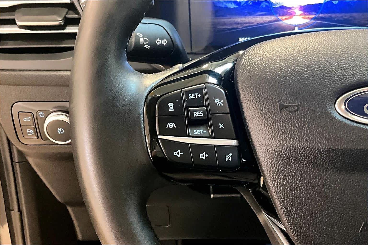 Used 2022 Ford Escape Titanium FWD image 23
