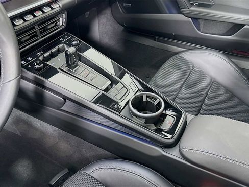 Used 2024 Porsche 911 Carrera T w/ Sportdesign Package image 21