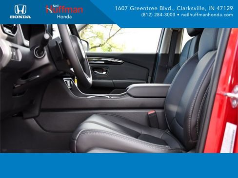 New 2025 Honda Pilot Touring image 12