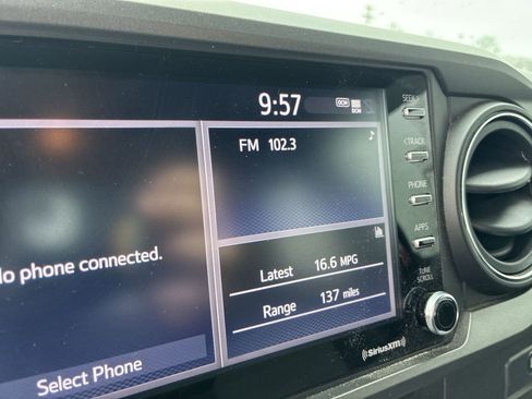 Used 2021 Toyota Tacoma TRD Off-Road image 15