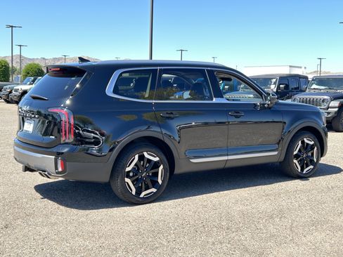 Certified 2024 Kia Telluride EX w/ EX Captain's Chair Package image 5