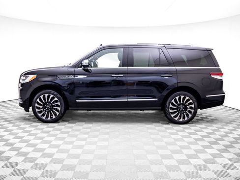 Used 2022 Lincoln Navigator Black Label AWD/4WD image 2