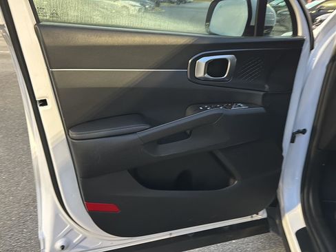 Used 2024 Kia Sorento S image 14