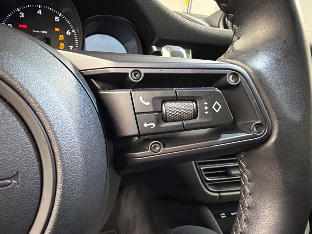 Used 2024 Porsche Macan AWD/4WD image 18