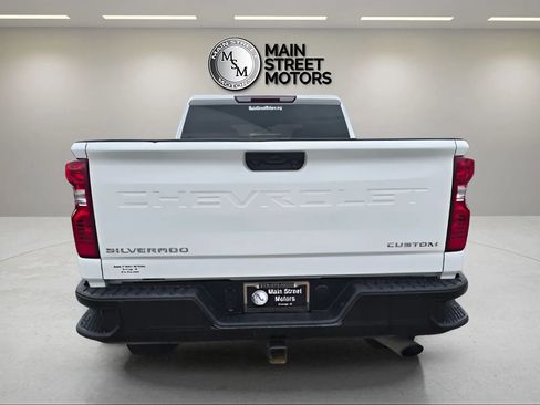 Used 2022 Chevrolet Silverado 2500 Custom w/ Custom Value Package image 4