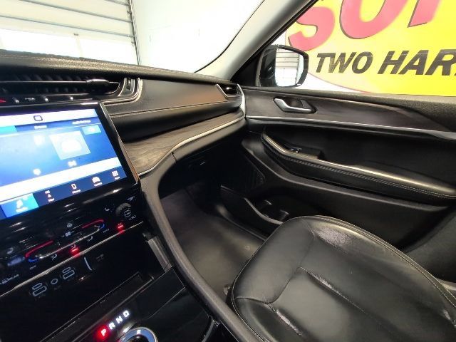 Used 2023 Jeep Grand Cherokee Limited AWD/4WD image 27