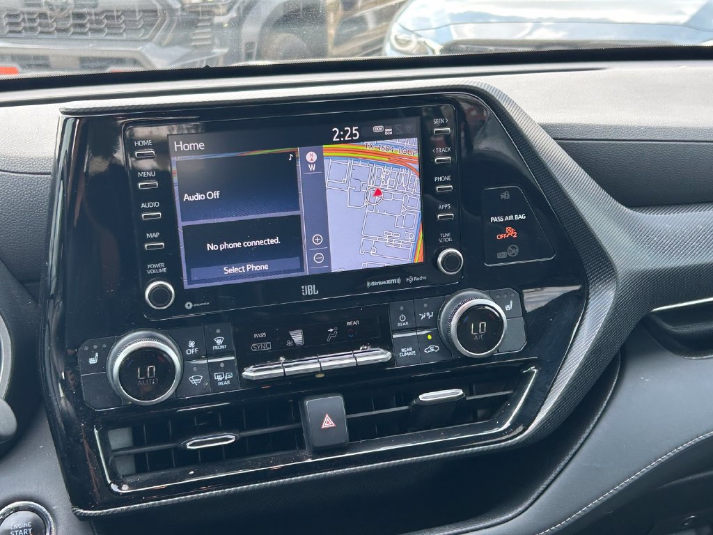 Used 2022 Toyota Highlander XSE FWD image 22