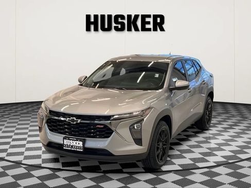 Used 2025 Chevrolet Trax LS w/ LS Convenience Package FWD image 6