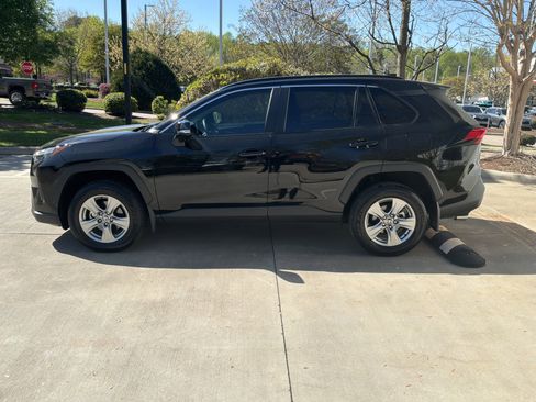 Used 2025 Toyota RAV4 XLE w/ Convenience Package image 9