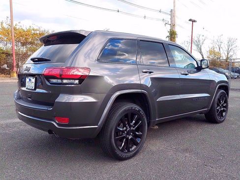 Used 2018 Jeep Grand Cherokee Altitude AWD/4WD image 6