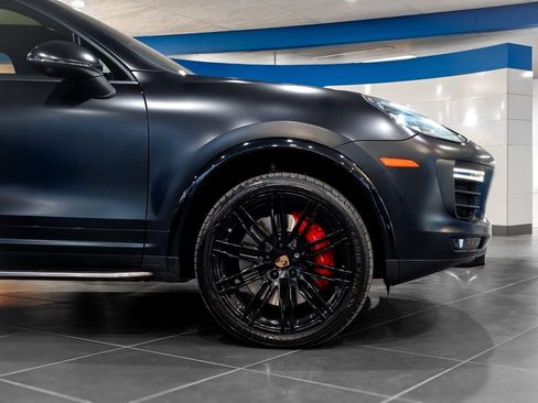 Used 2015 Porsche Cayenne Turbo image 12