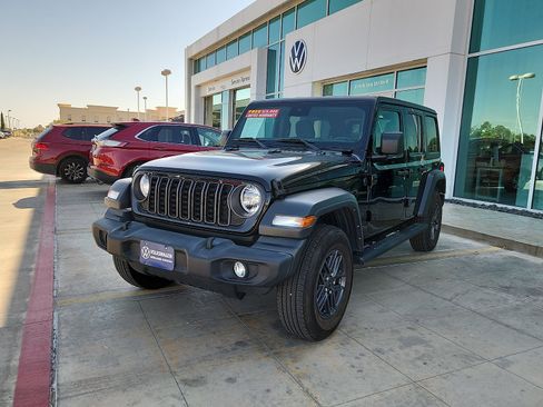 Used 2024 Jeep Wrangler Unlimited Sport AWD/4WD image 2
