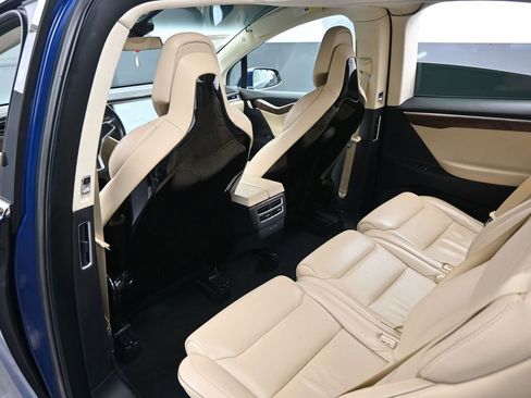 Used 2016 Tesla Model X 90D image 28
