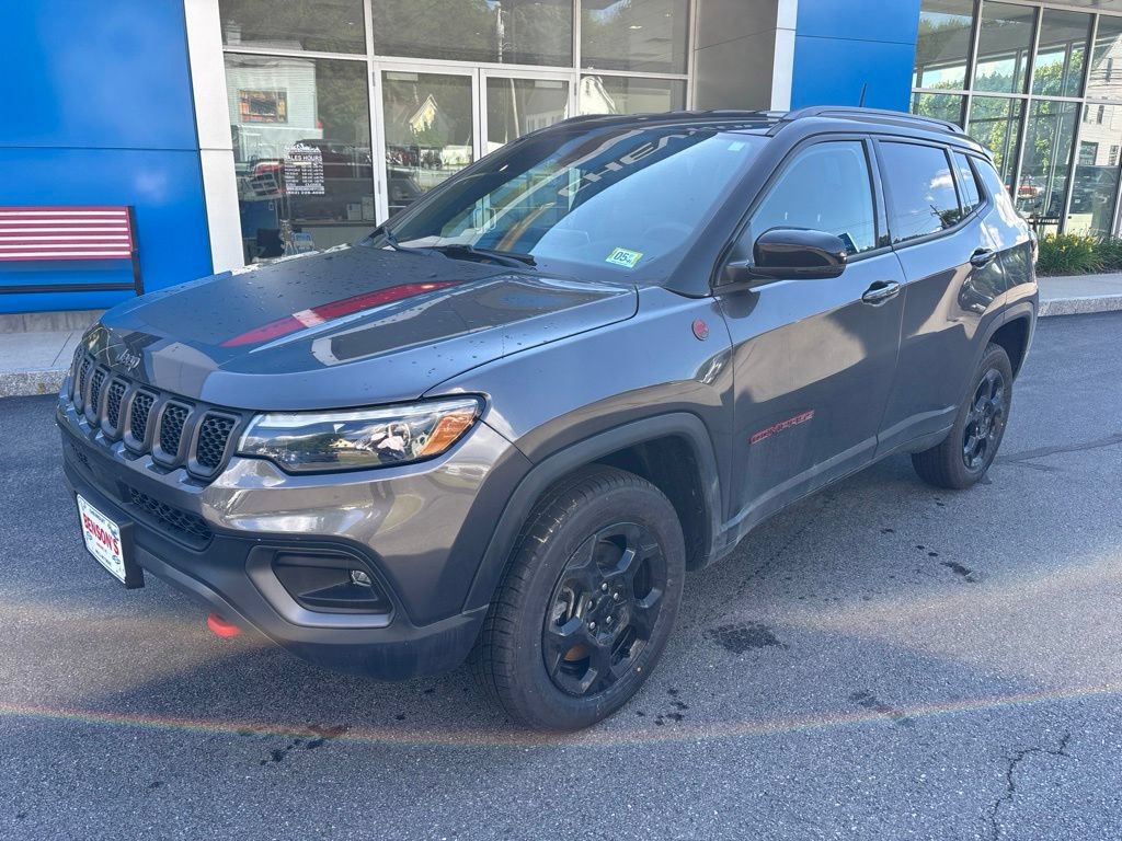 Used 2023 Jeep Compass Trailhawk w/ Trailhawk Elite Group AWD/4WD image 2