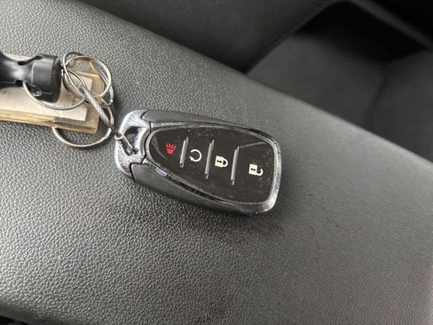 Used 2025 Chevrolet Trax LT FWD image 23