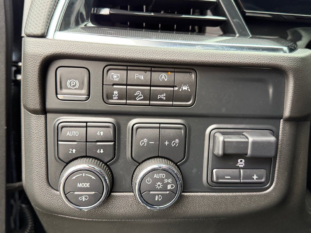 Used 2025 Chevrolet Suburban RST w/ Advanced Technology Package AWD/4WD image 21
