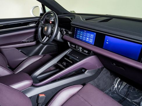 Certified 2025 Porsche Macan 4S Electric image 14