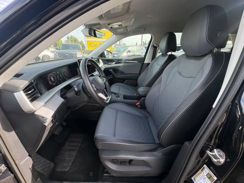 Used 2026 Volkswagen Tiguan SE AWD/4WD image 24