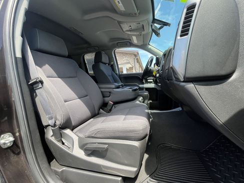 Used 2019 Chevrolet Silverado 1500 LT w/ LPO, Chrome Package AWD/4WD image 16