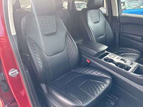 Used 2024 Ford Edge Titanium image 6