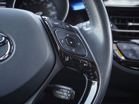 Used 2021 Toyota C-HR XLE image 20